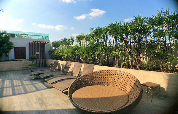eight-thonglor-condo-bangkok-outdoor-lounge